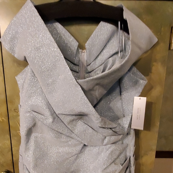 GOWN - Picture 2 of 12